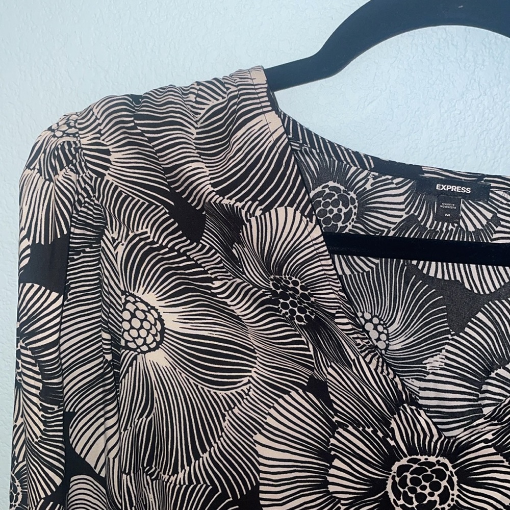 Express Floral Blouse - Picture 3 of 5